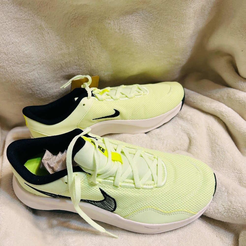 Nike Legend Essential 3 NN Volt Blk Volt Phantom Men10.5 NEW - Picture 2 of 6